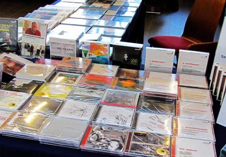 CD-Auswahl bei den Donaueschinger Musiktagen